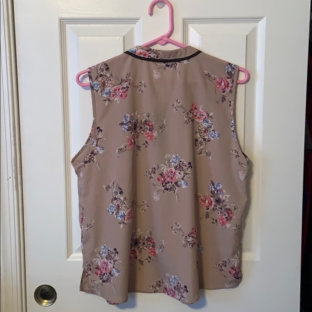Summer top for work - Picture 8 of 8